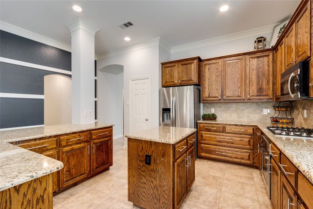 1237 Burnett Drive, Lantana, TX 76226