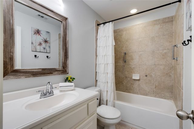 1237 Burnett Drive, Lantana, TX 76226