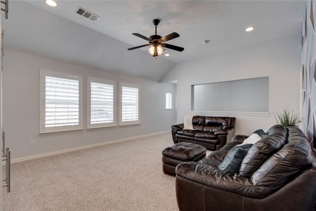 1237 Burnett Drive, Lantana, TX 76226