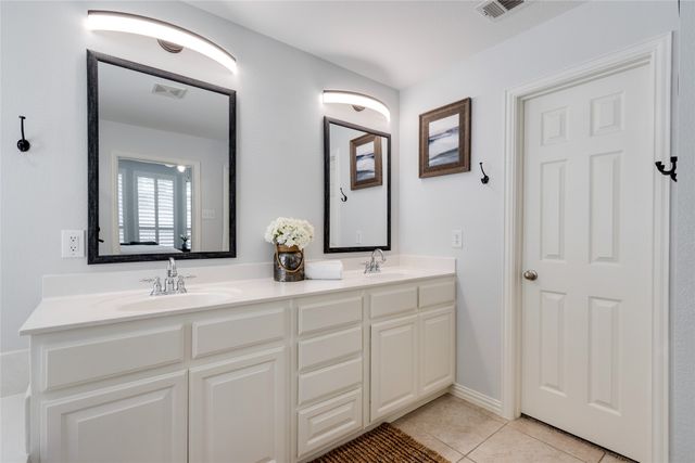 1237 Burnett Drive, Lantana, TX 76226