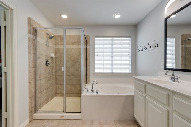 1237 Burnett Drive, Lantana, TX 76226