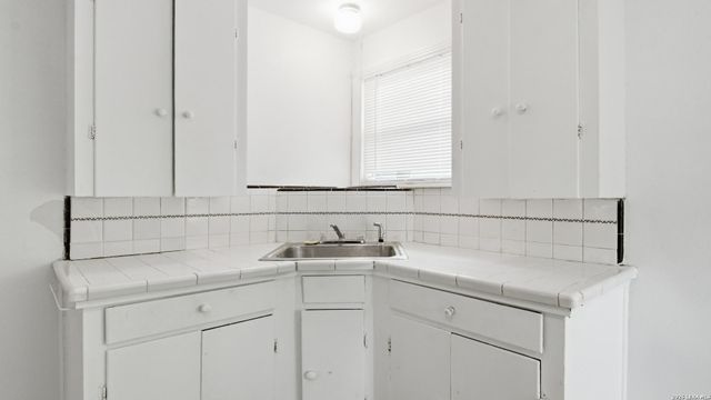 631 W MAGNOLIA AVE, San Antonio, TX 78212