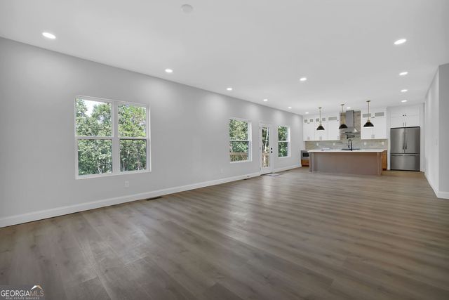 5719 Calm Valley Point, Flowery Branch, GA 30542