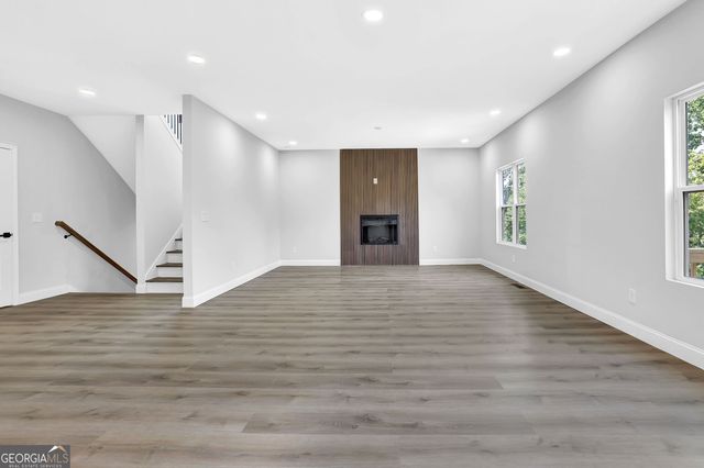 5719 Calm Valley Point, Flowery Branch, GA 30542