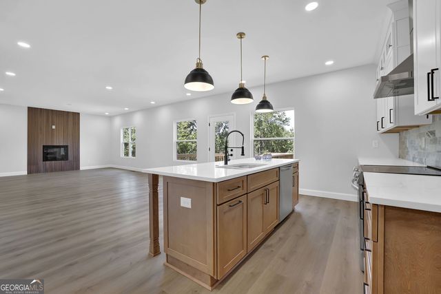 5719 Calm Valley Point, Flowery Branch, GA 30542