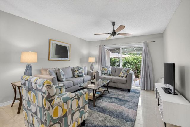 8633 Chevy Chase Drive, Boca Raton, FL 33433