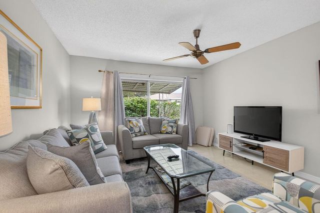 8633 Chevy Chase Drive, Boca Raton, FL 33433