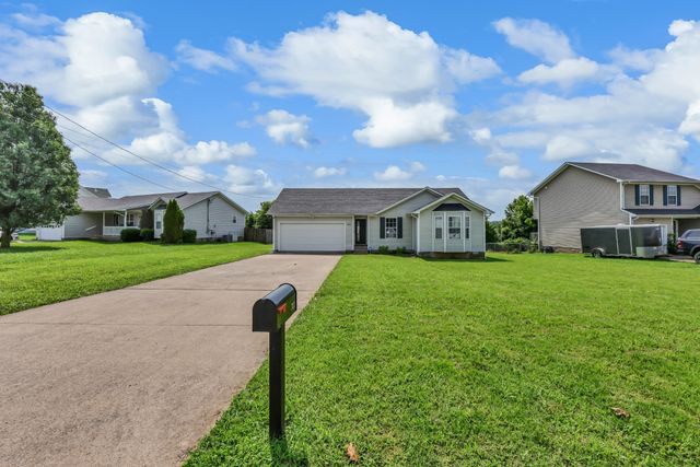 707 Shetland Dr, Oak Grove, KY 42262