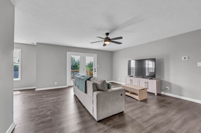 707 Shetland Dr, Oak Grove, KY 42262