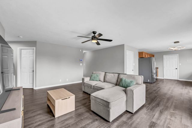 707 Shetland Dr, Oak Grove, KY 42262