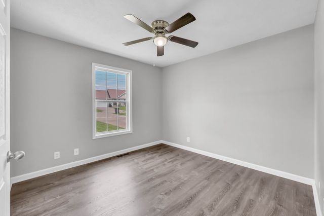 707 Shetland Dr, Oak Grove, KY 42262