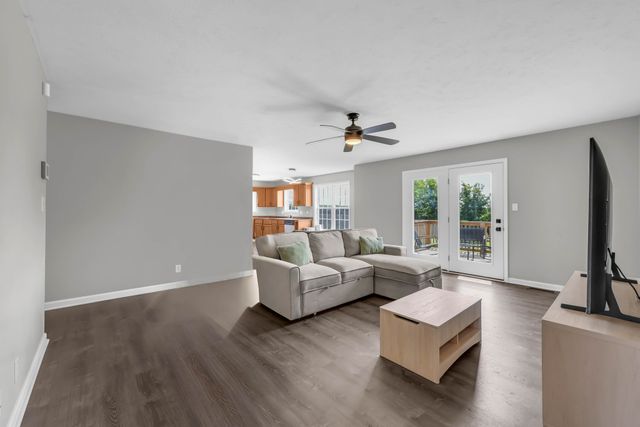 707 Shetland Dr, Oak Grove, KY 42262