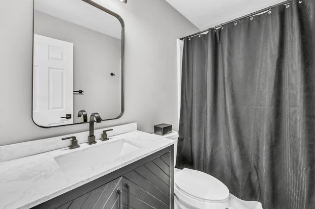 707 Shetland Dr, Oak Grove, KY 42262