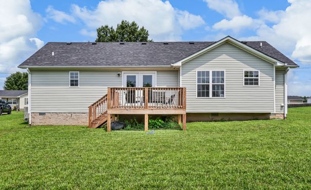 707 Shetland Dr, Oak Grove, KY 42262