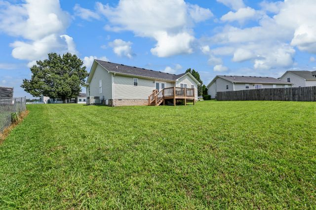 707 Shetland Dr, Oak Grove, KY 42262