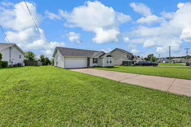 707 Shetland Dr, Oak Grove, KY 42262