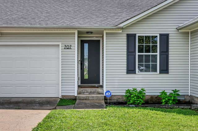 707 Shetland Dr, Oak Grove, KY 42262