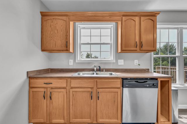 707 Shetland Dr, Oak Grove, KY 42262