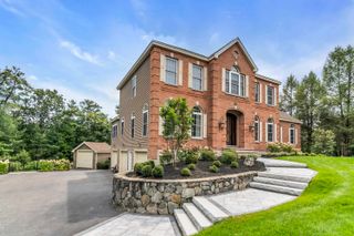 31 Burbank Road, Londonderry, NH 03053