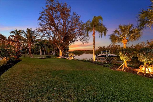 1076 RUISDAEL CIRCLE, Nokomis, FL 34275