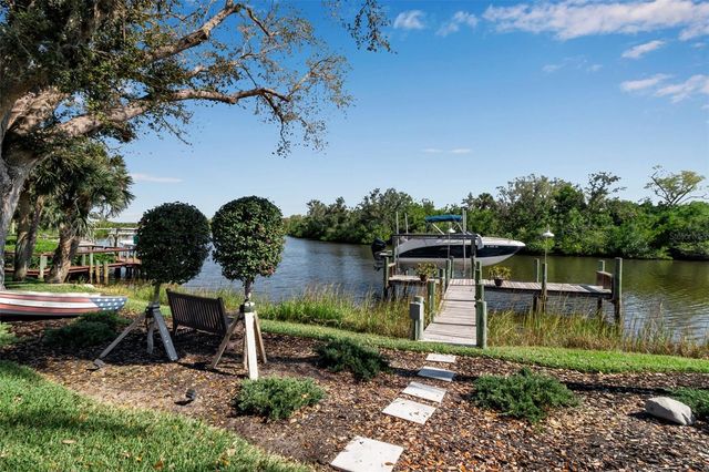1076 RUISDAEL CIRCLE, Nokomis, FL 34275