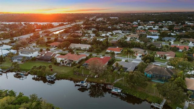 1076 RUISDAEL CIRCLE, Nokomis, FL 34275
