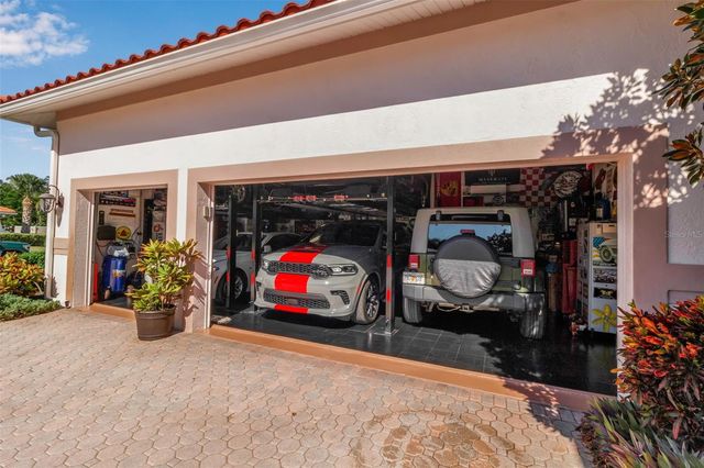 1076 RUISDAEL CIRCLE, Nokomis, FL 34275