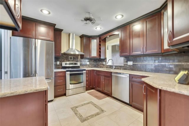 8801 MANOS CIRCLE 8801, New Port Richey, FL 34655