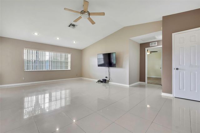 8801 MANOS CIRCLE 8801, New Port Richey, FL 34655