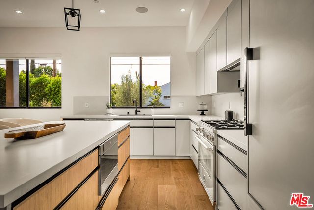 6154 Laurelgrove Avenue, North Hollywood, CA 91606