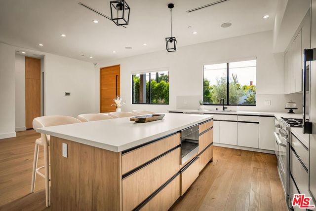 6154 Laurelgrove Avenue, North Hollywood, CA 91606