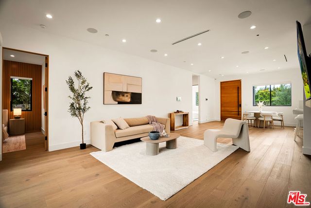 6154 Laurelgrove Avenue, North Hollywood, CA 91606