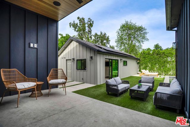 6154 Laurelgrove Avenue, North Hollywood, CA 91606