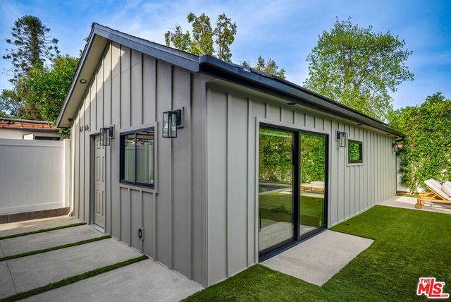 6154 Laurelgrove Avenue, North Hollywood, CA 91606