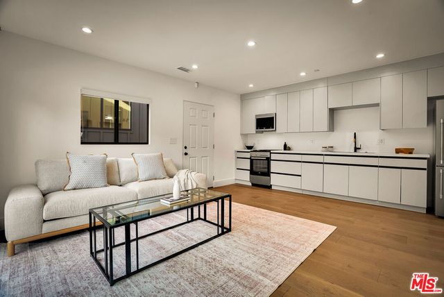 6154 Laurelgrove Avenue, North Hollywood, CA 91606
