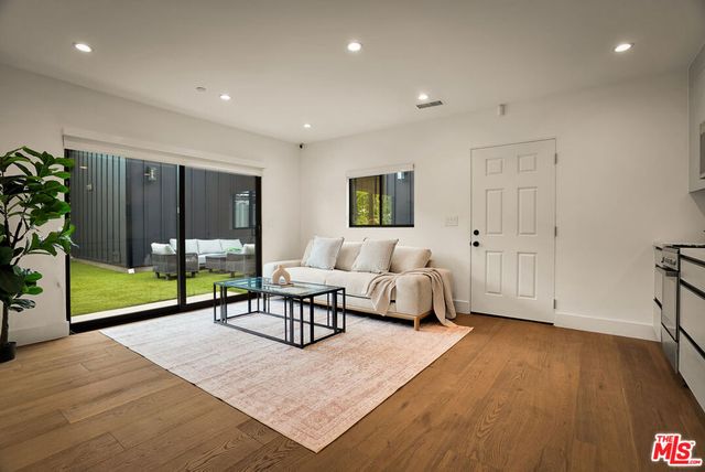 6154 Laurelgrove Avenue, North Hollywood, CA 91606