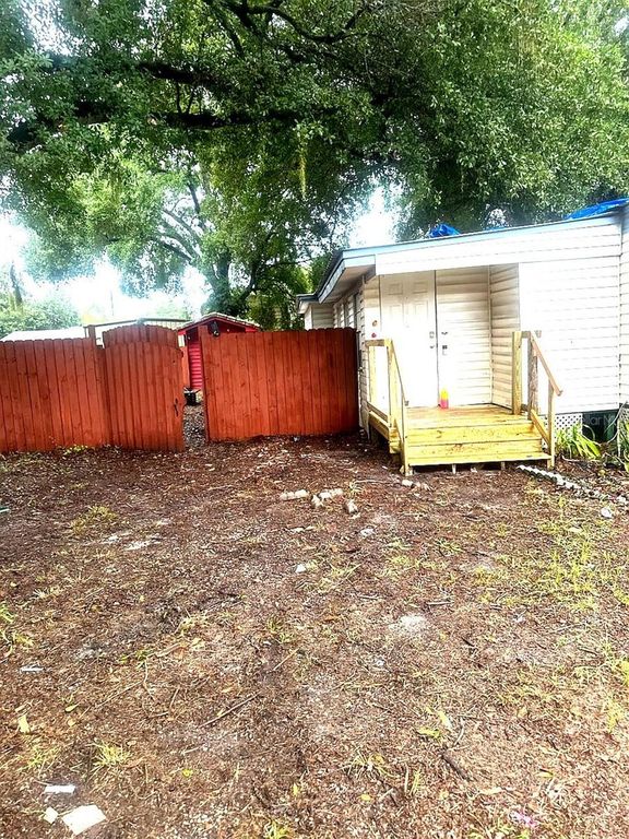 Image 2 of property listing at 835 27TH STREET NW, Winter Haven, FL 33881