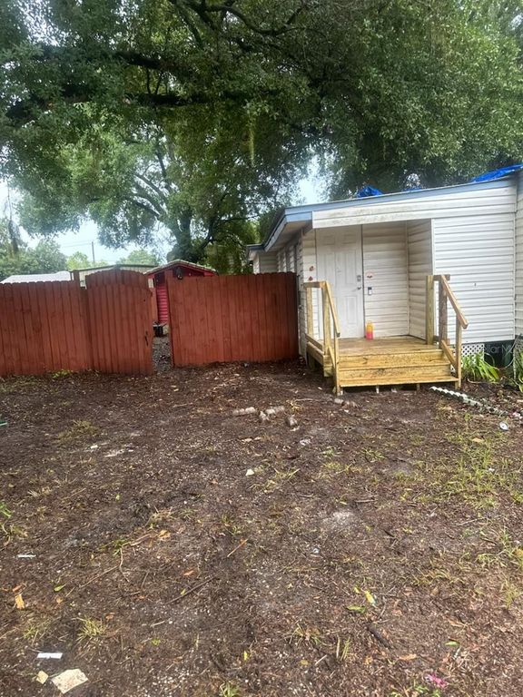 Image 4 of property listing at 835 27TH STREET NW, Winter Haven, FL 33881