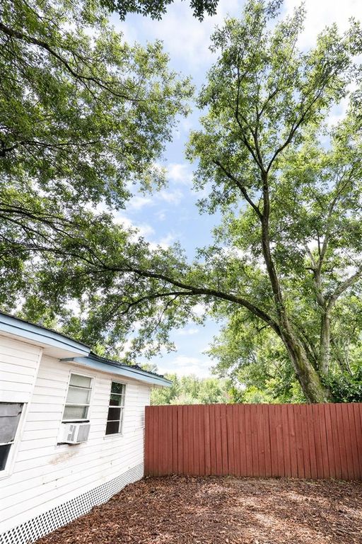 Image 5 of property listing at 835 27TH STREET NW, Winter Haven, FL 33881