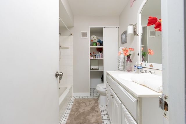 1348 Dairy Lane, Mundelein, IL 60060