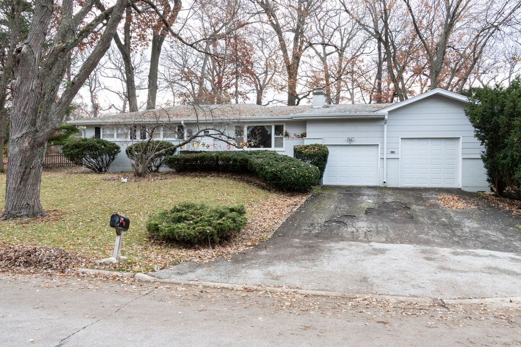 1348 Dairy Lane, Mundelein, IL 60060