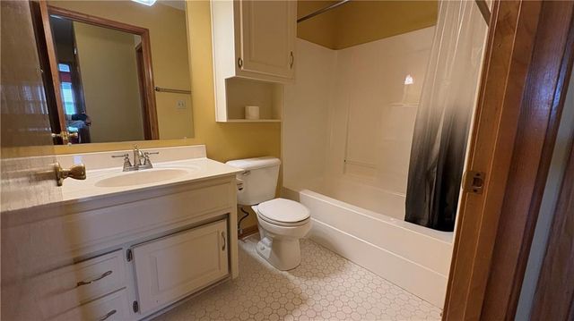 515 S Saturn Drive, Raymore, MO 64083