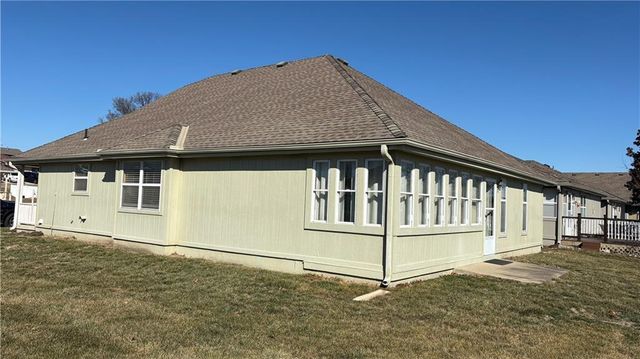 515 S Saturn Drive, Raymore, MO 64083