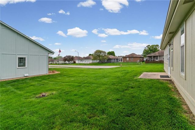 515 S Saturn Drive, Raymore, MO 64083