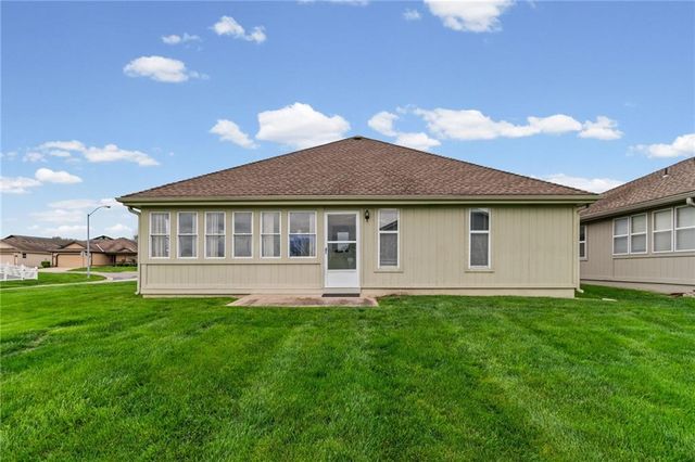 515 S Saturn Drive, Raymore, MO 64083