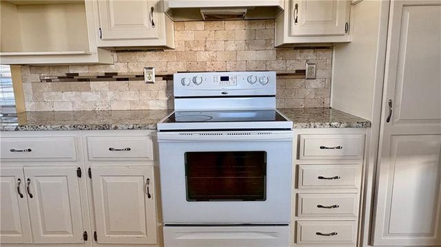 515 S Saturn Drive, Raymore, MO 64083