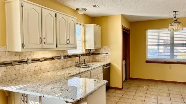 515 S Saturn Drive, Raymore, MO 64083