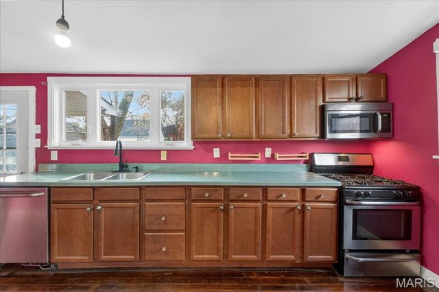 625 Adams Street, St Charles, MO 63301