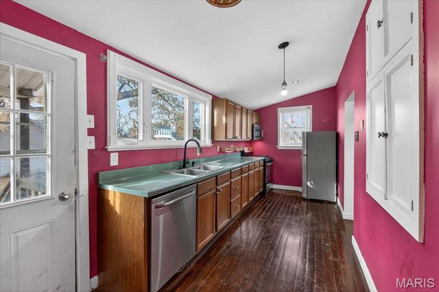 625 Adams Street, St Charles, MO 63301