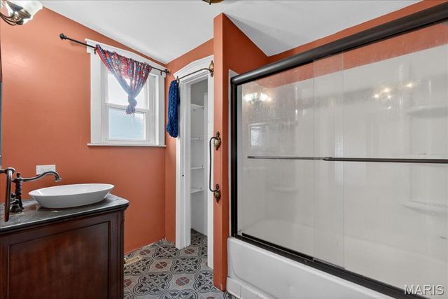 625 Adams Street, St Charles, MO 63301